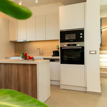 Theoni House Villa *