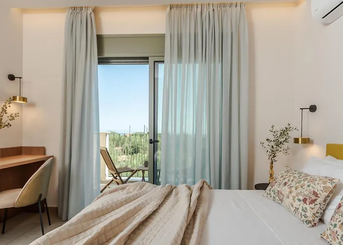 فيلة Theoni House *